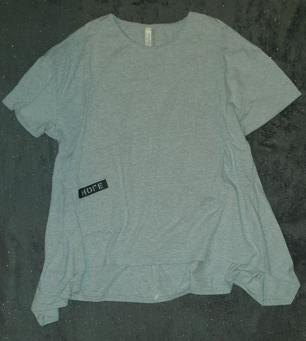 Szara bluzka typu oversize