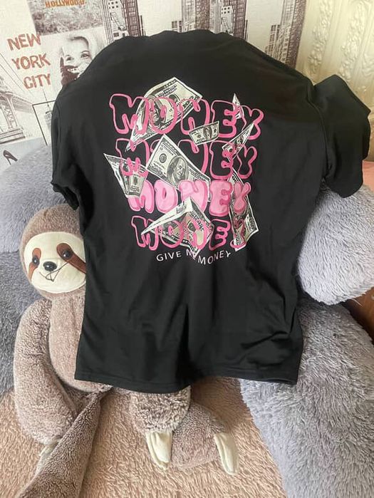 Футболка чорна