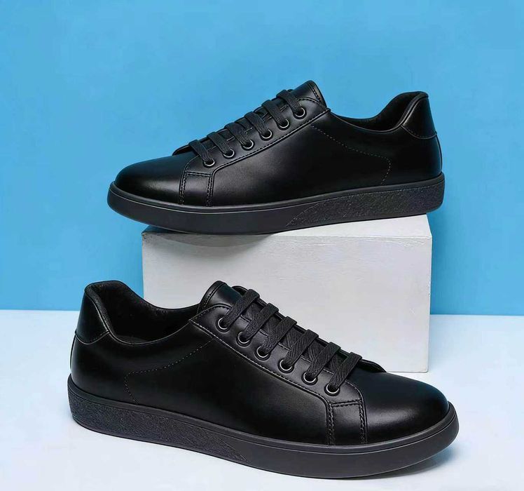 Wysokiej jakości czarny trampki R.45