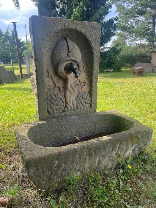 Zabytkowa Fontanna Z Piaskowca