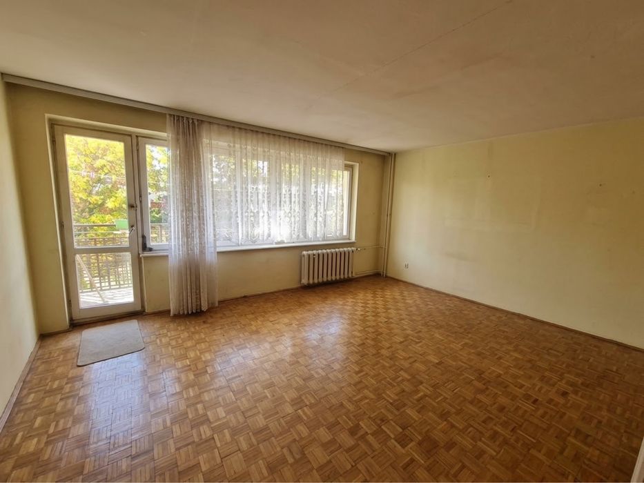 SPRZEDAM 2-pokojowe mieszkanie z balkonem (loggia) – 1. piętro w wieżowcu z windą