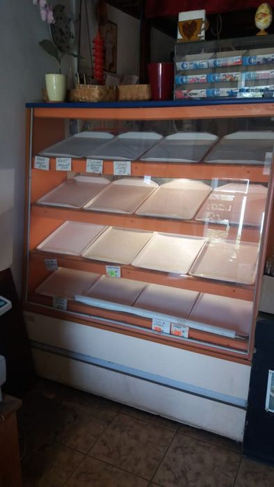 Стелажі для їжі может комусь потрібні