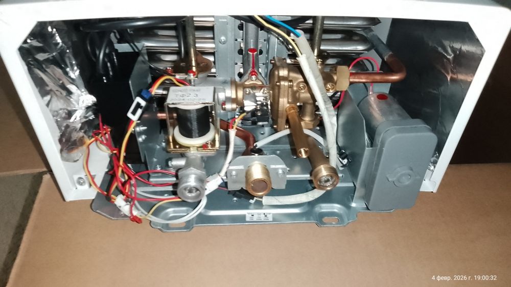 Продам  газову колонку Midea