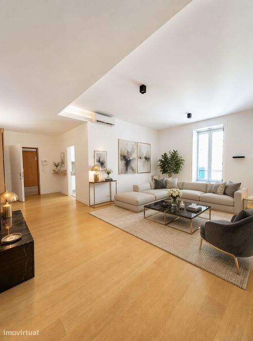 Apartamento T1 no coração do Chiado, com garagem e arrecadação