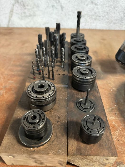 Máquina de roscar pneumática