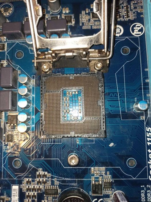 płyta główna GIGABYTE GA-H61M-S1 sprawna ale jeden slot RAM uszkodzony