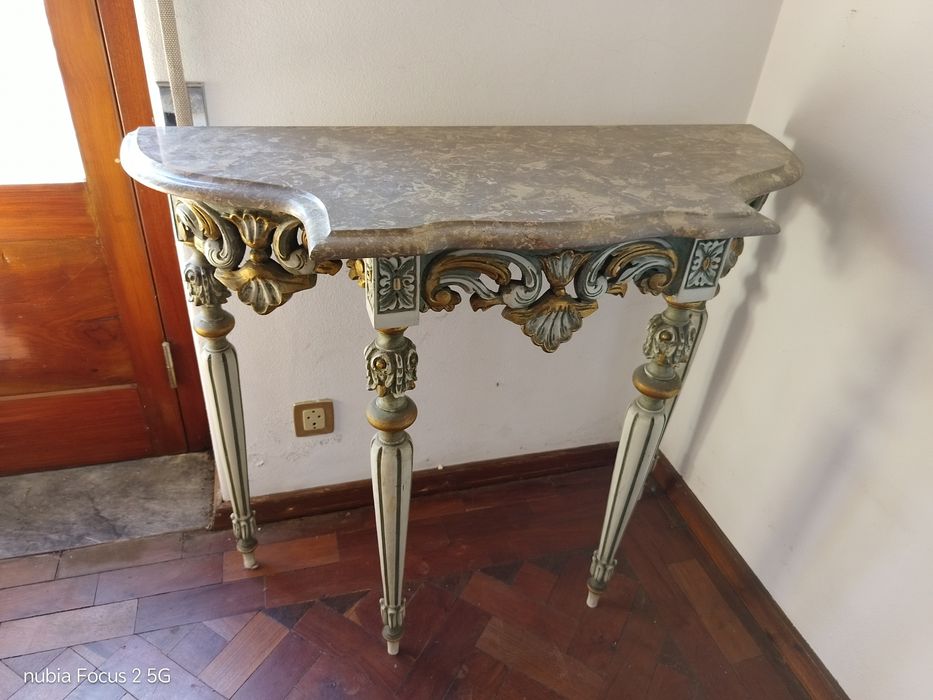Aparador em Madeira rustica com Pedra marmore e espelho