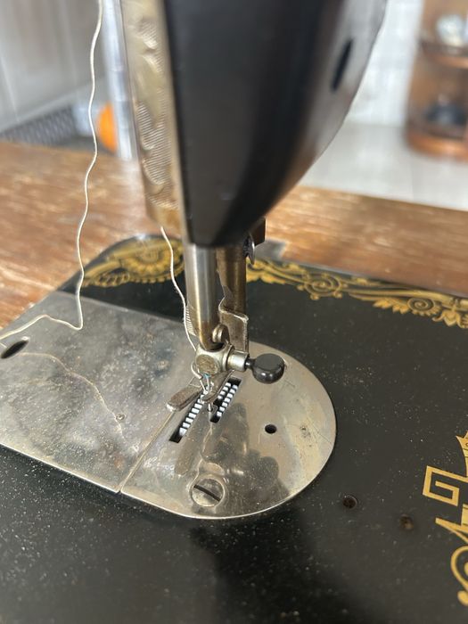 Máquina e costura Singer com manual e acessórios