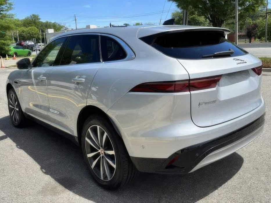 Jaguar F-Pace      2022