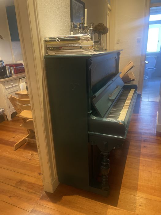 Piano vertical  antigo