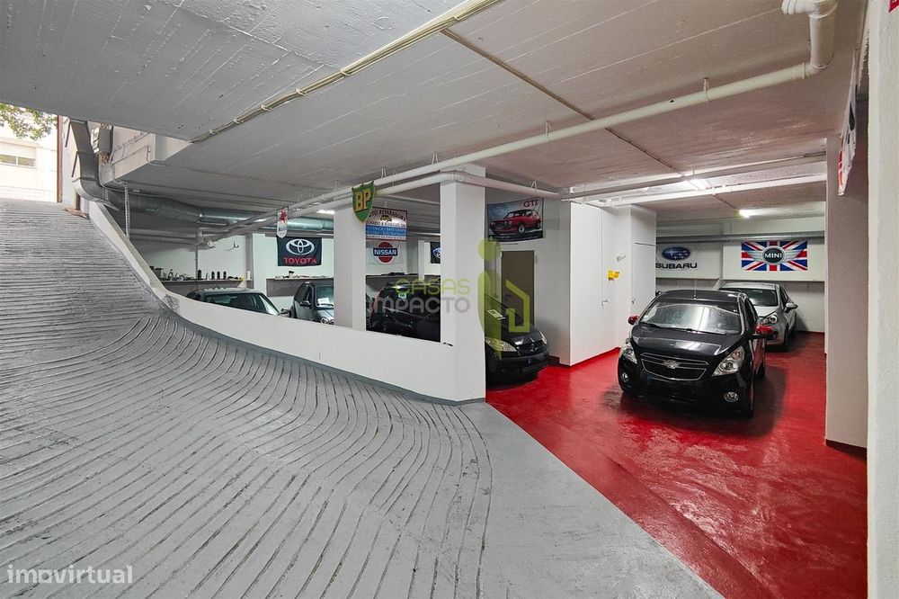 Vende-se Garagem em Rio de Mouro com 200m2