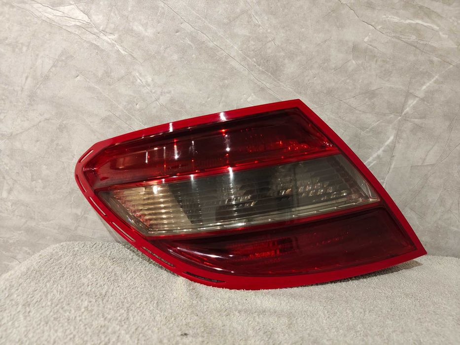 Lampa Lewy Tył Mercedes Klasa C W204 Sedan EUROPA