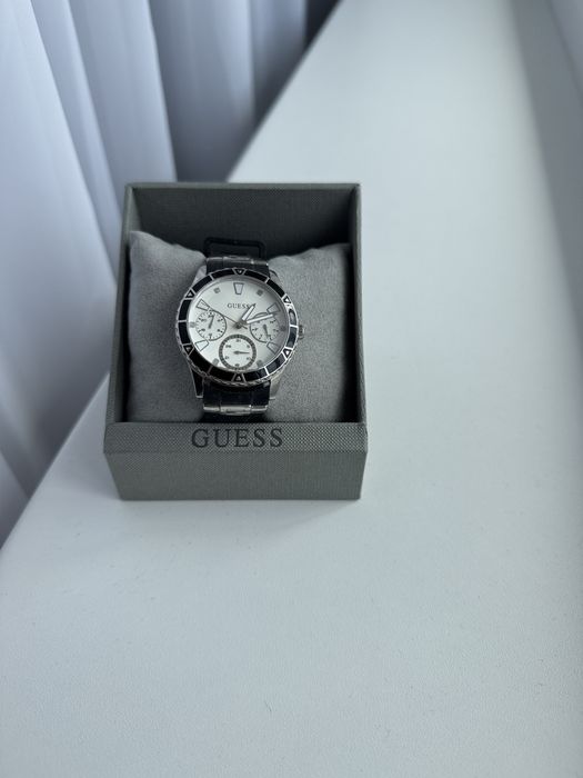 Годинник  guess