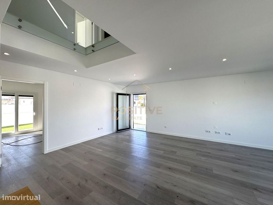 Moradia T4 em Vale de Milhaços | Espaço, luz natural |  A33 e A2 | A 2