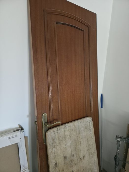 Lote de Artigos para Casa / Remodelação – Excelente Estado (Loiça, Móvel, Porta, Caldeira)