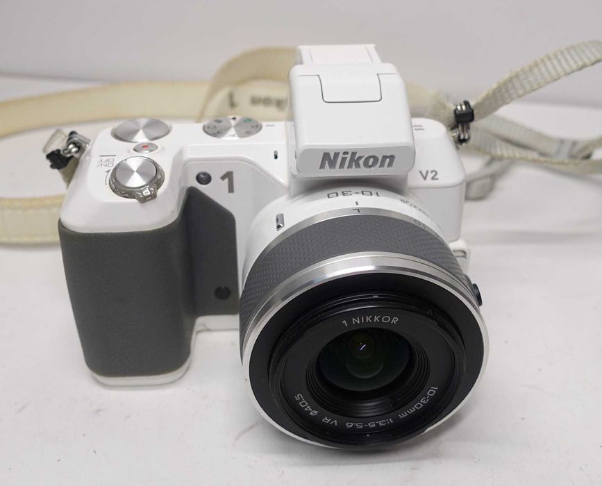 Nikon V2 + gratis