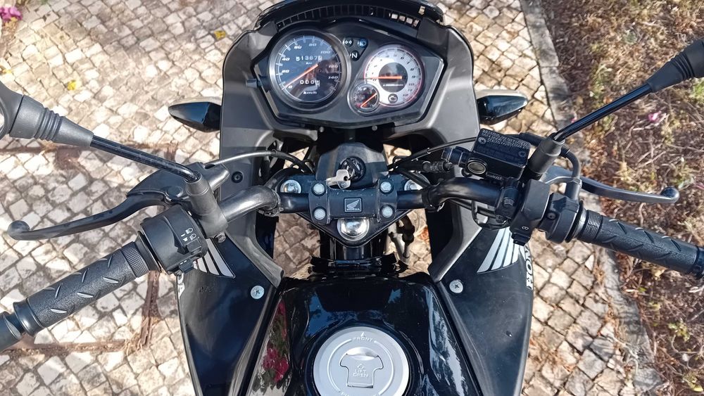 Honda CBF125 em excelente estado