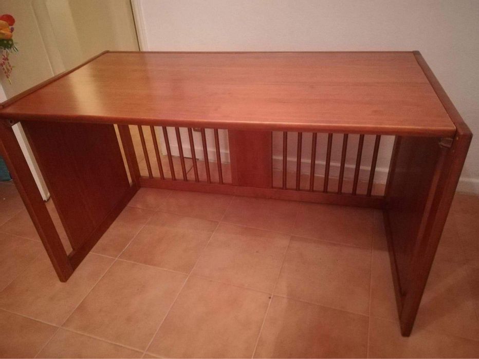 Cama de bebé GIRAFA – Transforma-se em sofá e secretária