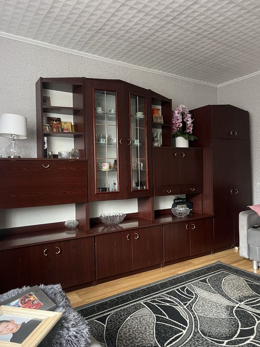 Regal do salony w dobrym stanie