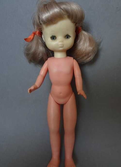 Antiga boneca da Famosa Lesly com roupa original