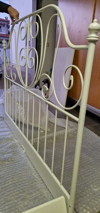 Estrutura de cama em ferro IKEA