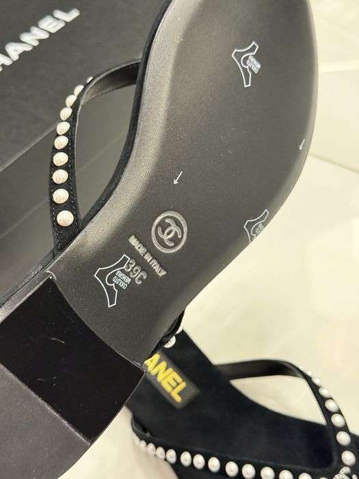 Japonki Chanel Black Suede