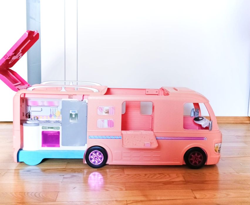 Wymarzony kamper Barbie + lalki