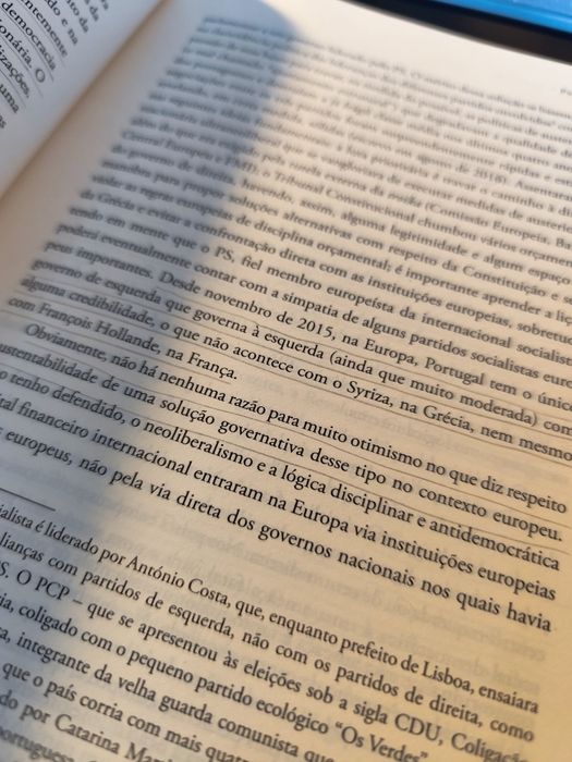 A difícil democracia: reinventar as esquerdas
Autor: Boaventura de Sou