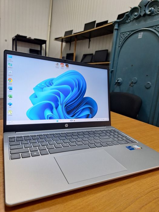 HP Laptop 15-fd0102ua i5-1334U IrisXe Graphics 2Gb DDR4 16Gb SSD 512Gb