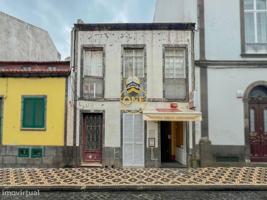 Prédio Com 2 Pisos No Centro Histórico De Ponta Delgada