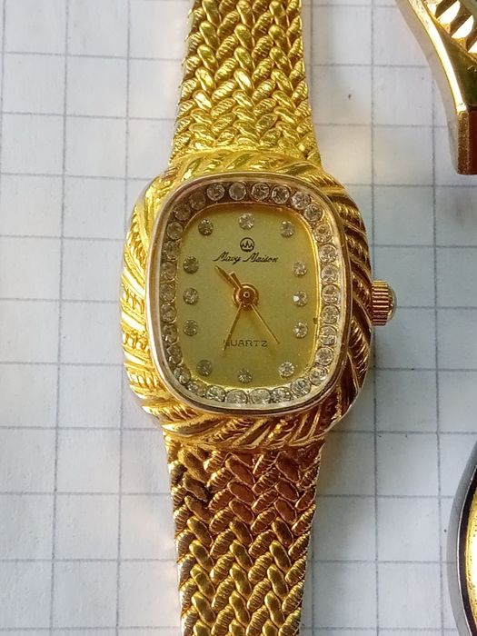 Продам часы луч кварцевые СССР