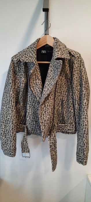 Blusão Zara com estampado animal print