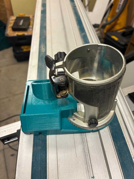 Adapter do frezarki Makita z odsysaniem pyłu do szyny Makita/Festool