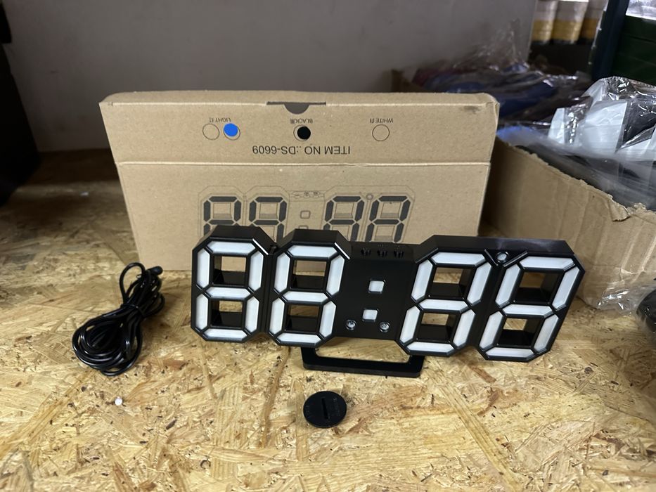 cyfrowy zegar LED 3D (model DS-6609).