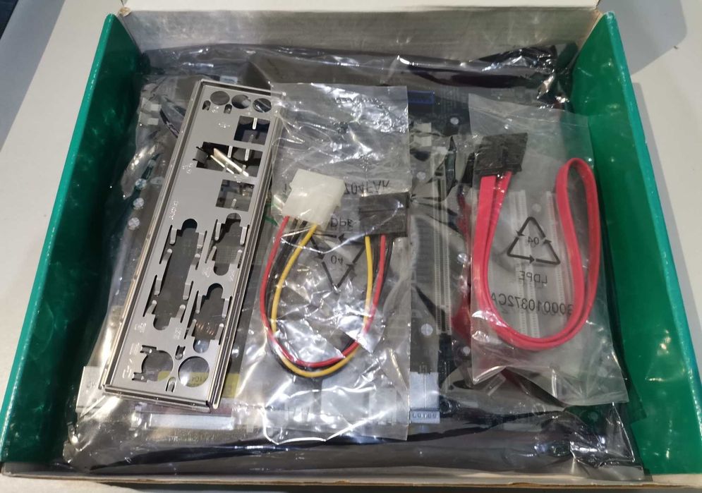 Vendo Motherboard ASRock P4VM900-SATA2
