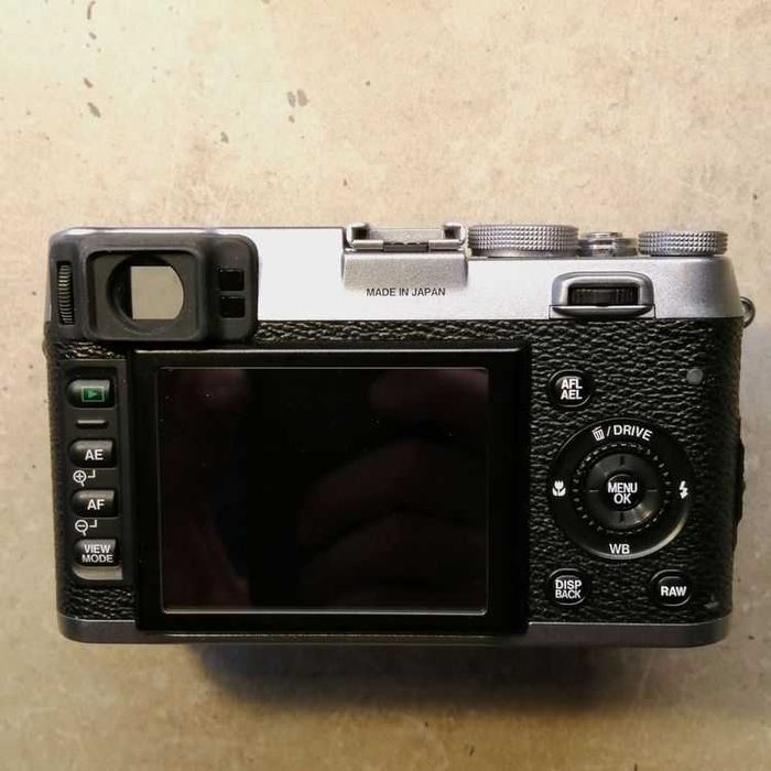 Fujifilm X100, Edição limitada com acessórios