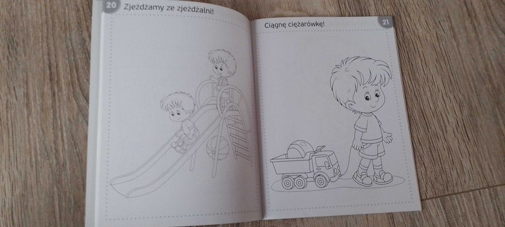 Kolorowanka: Zabawy Pokoloruj