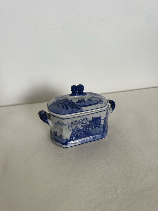 Caixa em ceramica decorativa azul