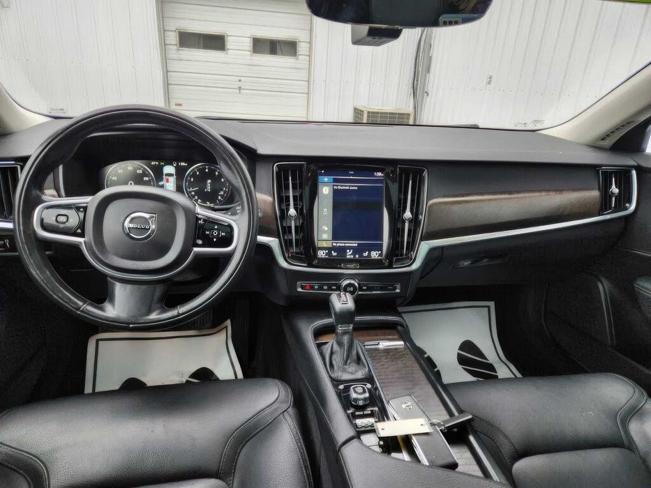 Volvo V90      2017