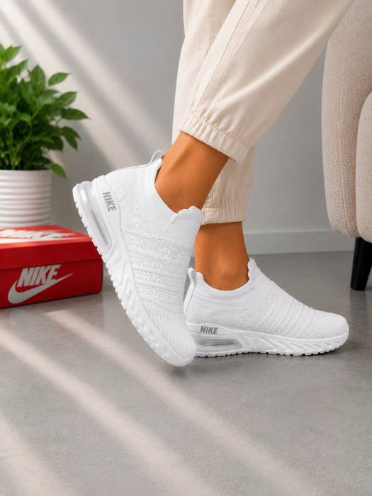 Женские белые кроссовки Nike | Последняя пара 38 размер | Стелька 24 см