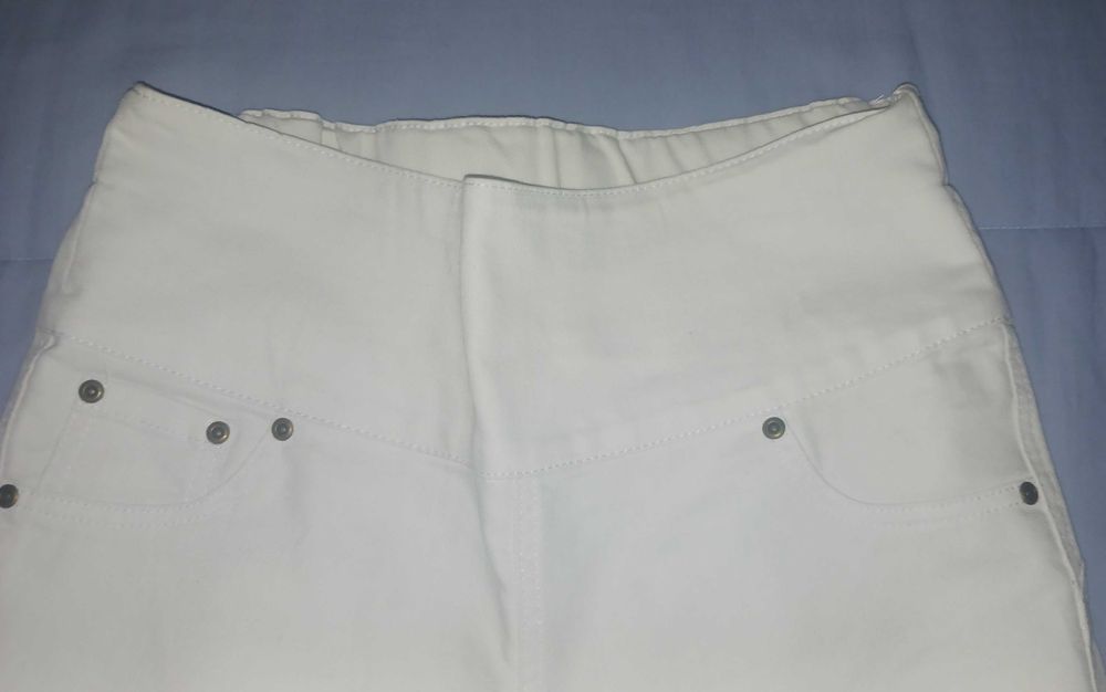 Calças brancas de sarja