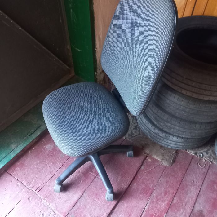 Стул комп'юторний, Б/у,гарний стан,на коліщатах,