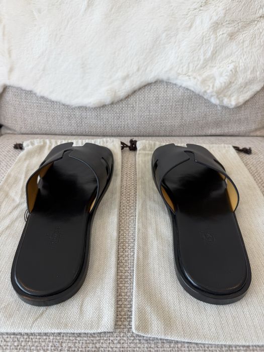 Hermès Izmir Black Leather H Sandals – Size 43