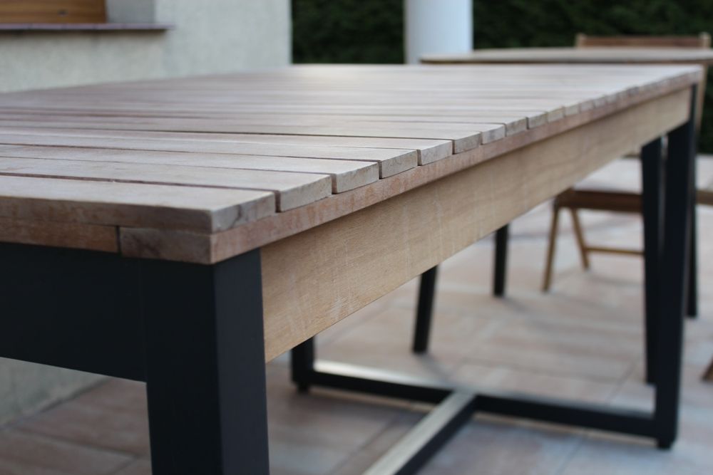 Drewniany komplet mebli ogrodowych