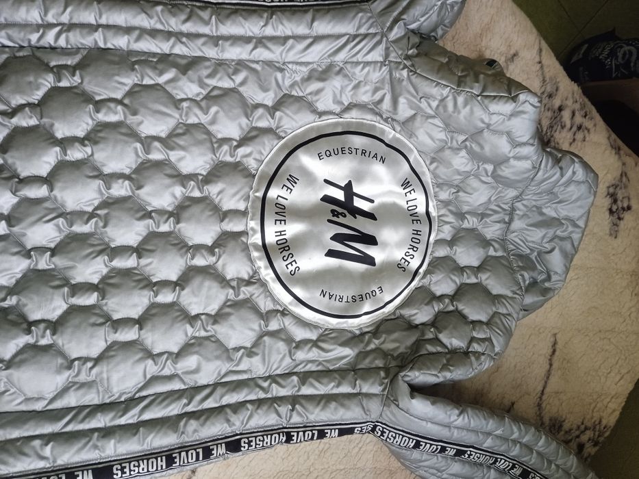 Продам куртку H&M