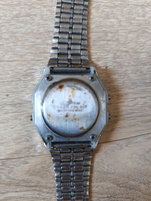 Часы Casio A168 .