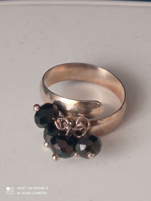 Pierścionek srebrny z dyndałkami