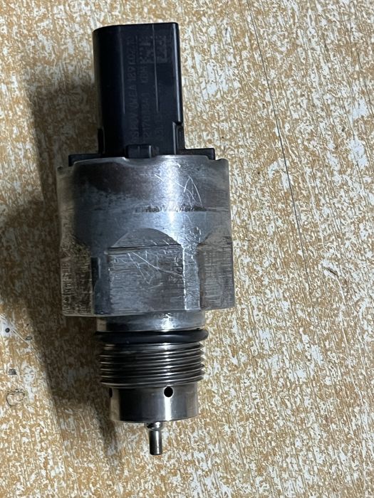 Клапан регулювання тиску палива 1.6 03l130764a під реставрацію