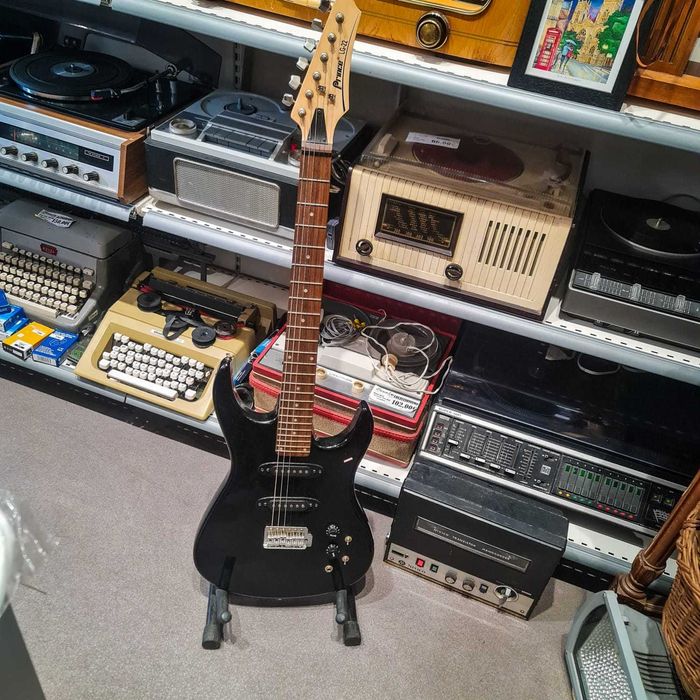 Guitarra Elétrica Primer LG-22 – 22 trastes, 3 pickups, tremolo, preto