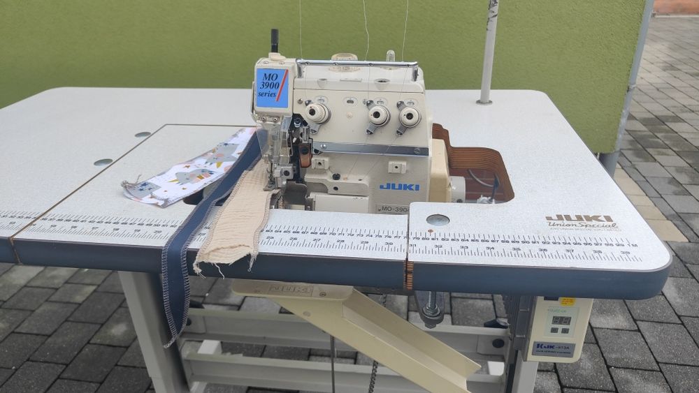Maszyna krawiecka owerlok juki servo